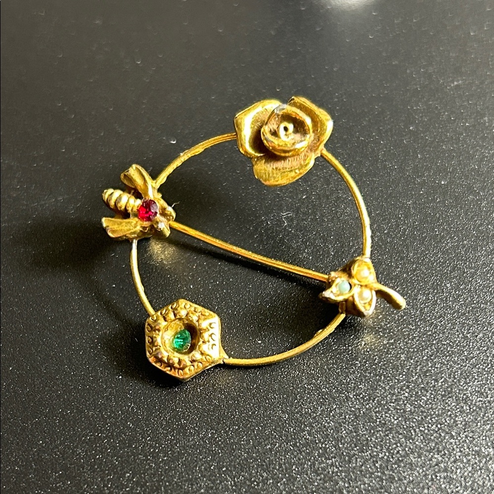 Gold Tone Vintage Floral & Bee Brooch
